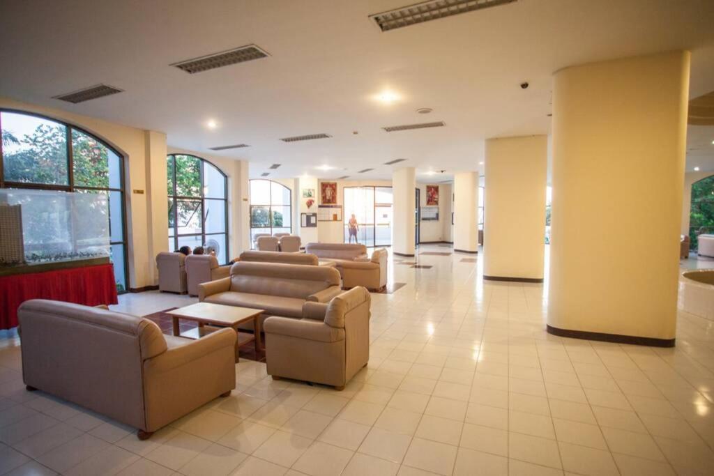 Pattaya Seaside Balcony/Beach Front/4 Peoples Na Chom Thian Exterior photo